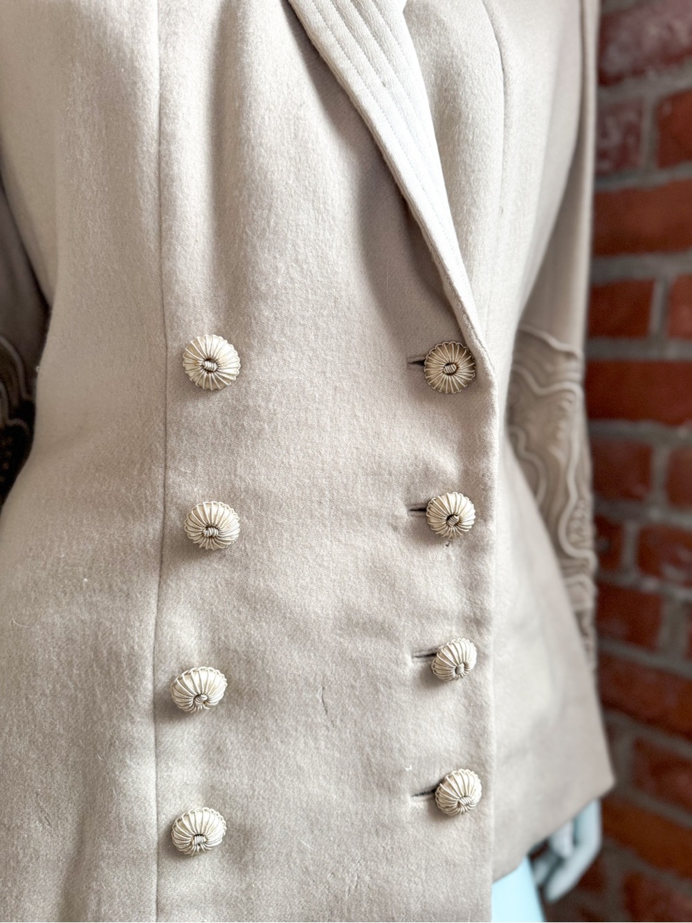 Vintage Valentino Haute Couture Ivory Embroidered Double-Breasted Jacket - Picture 5 of 11